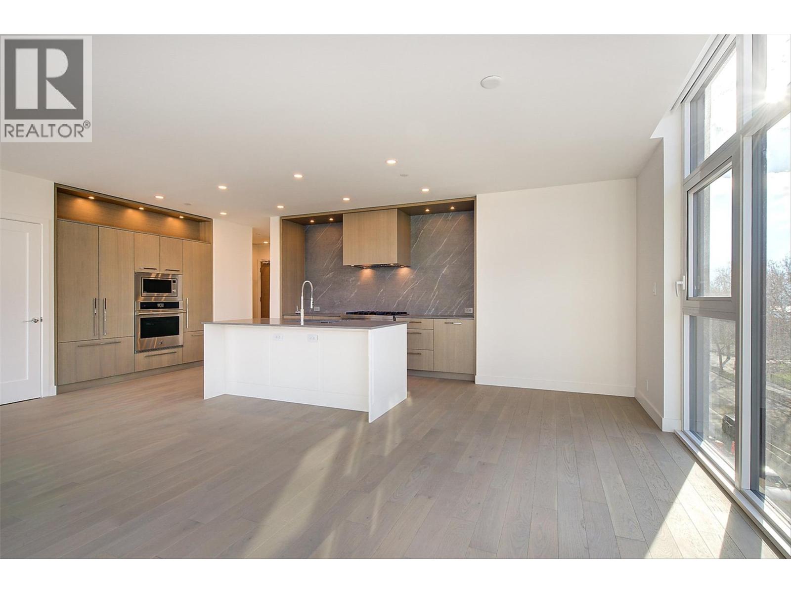 3389 Lakeshore Road Unit# 416
